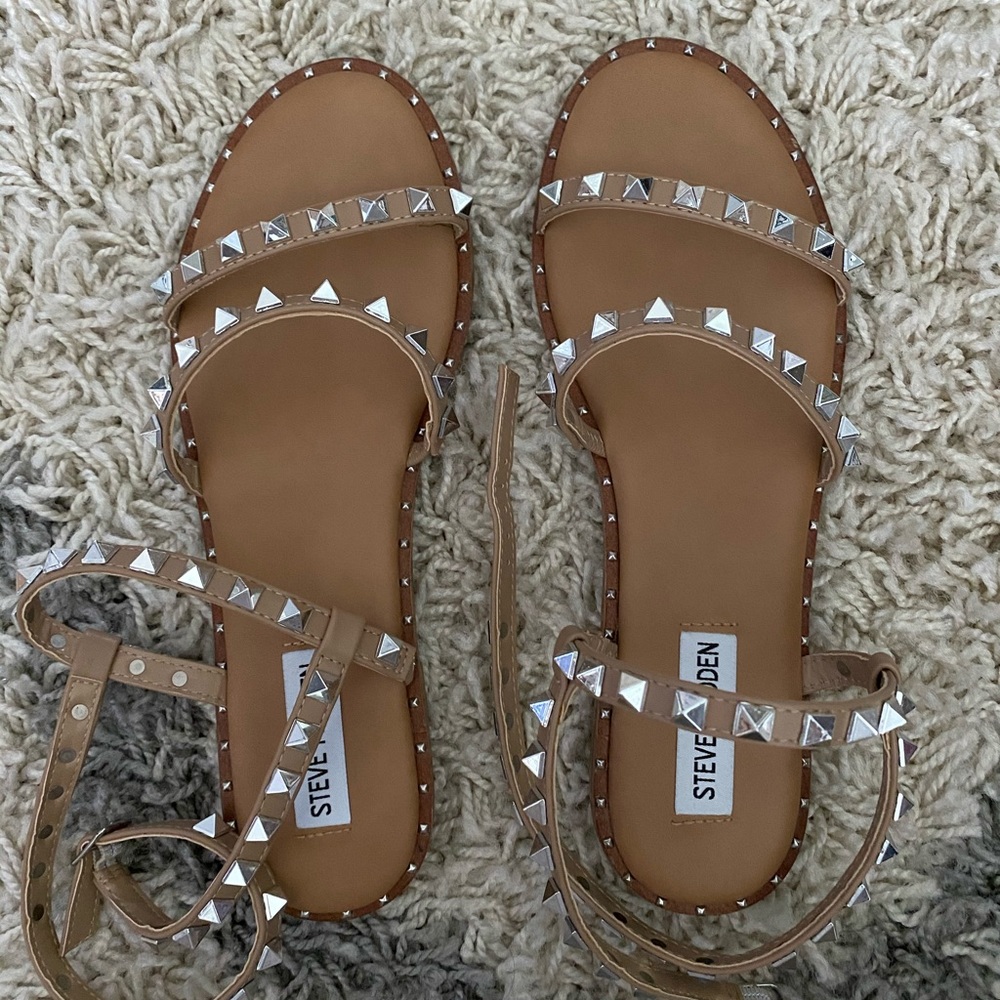 NAME YOUR PRICE Steve Madden Travel Pyramid Stud Tan Sandals